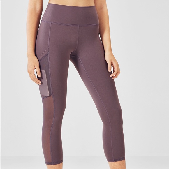 BNWT Fabletics On-the-go High Waisted Capri Shadow - Picture 1 of 6